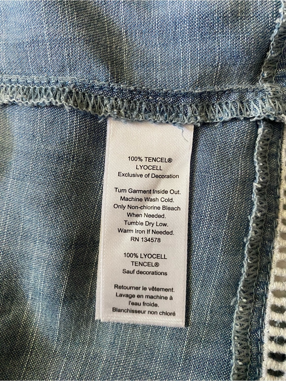 Vineyard Vines Chambray Blue Sleeveless Tank with White Embroidered Hem - Picture 7 of 10